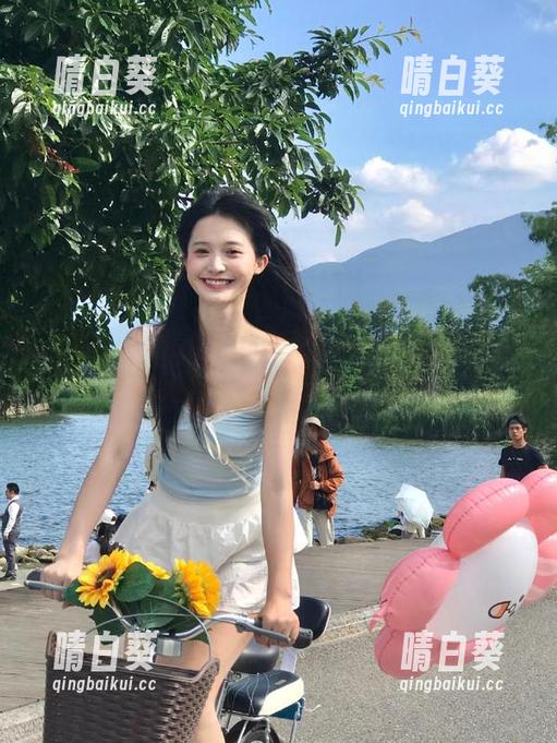 凉凉子rioko海边作品全集：透过镜头欣赏她与海的亲密时刻.txt