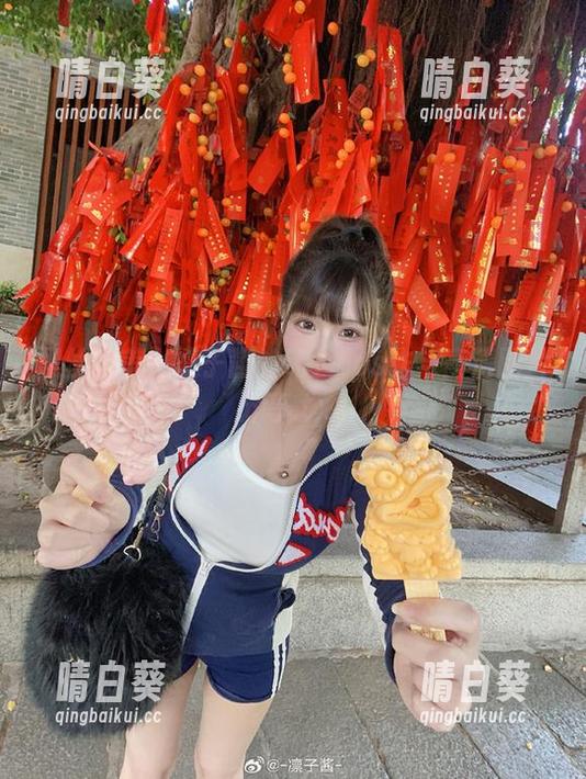 黑丝之美：凛子酱的迷人cos作与高清图片分享.txt