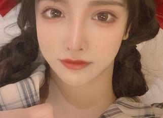 只是简言琴的写真世界：优雅女性气质与精彩套图碰撞.txt