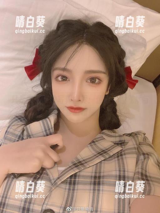 只是简言琴的写真世界：优雅女性气质与精彩套图碰撞.txt