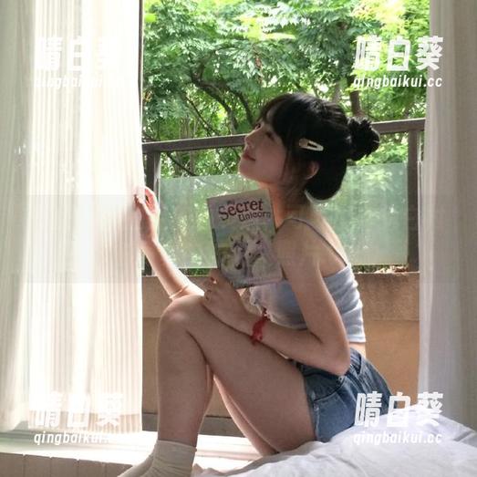 摄影艺术的另一种表达：可可小白兔白衬衫写真中的动人照片.txt