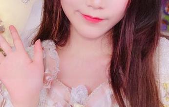 与比基尼比肩，啾小妍Deer的写真集原图展现青春与活力的完美结合.txt