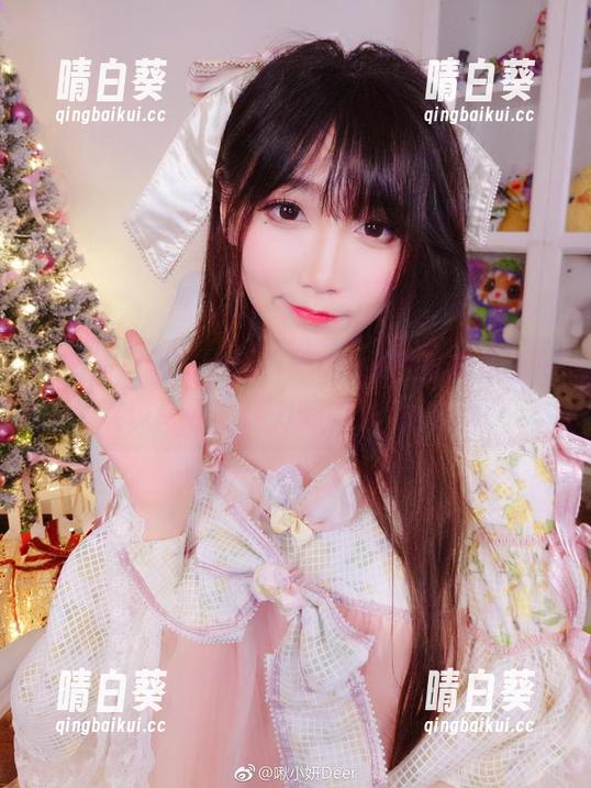 与比基尼比肩，啾小妍Deer的写真集原图展现青春与活力的完美结合.txt