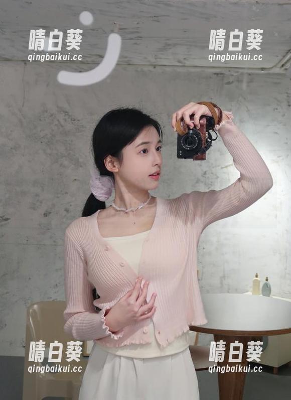嗲囡囡 - 心妍公主的私房教室图集，展现男孩们的课堂幻想.txt