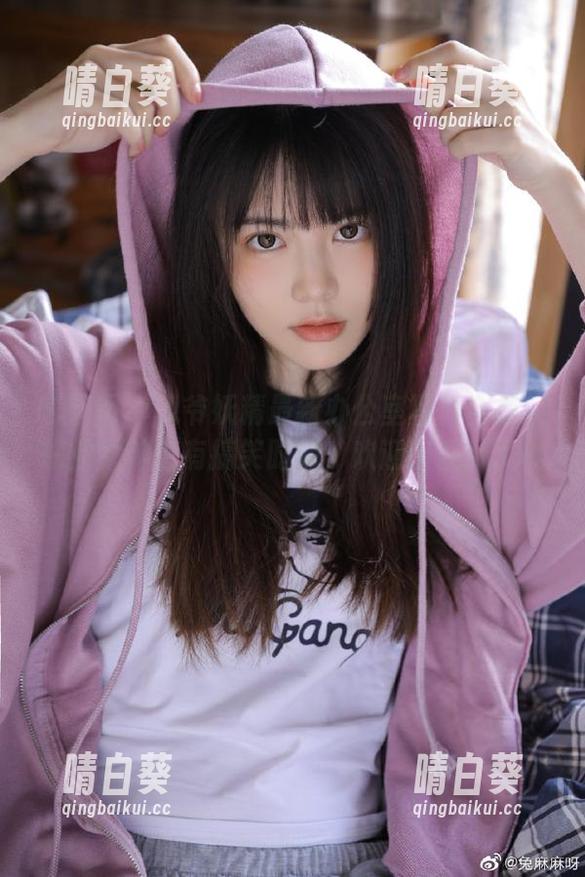 嗲囡囡 - 悦爷妖精最新办公室写真合集：职业女神也有搞笑时刻，欢迎围观！.txt