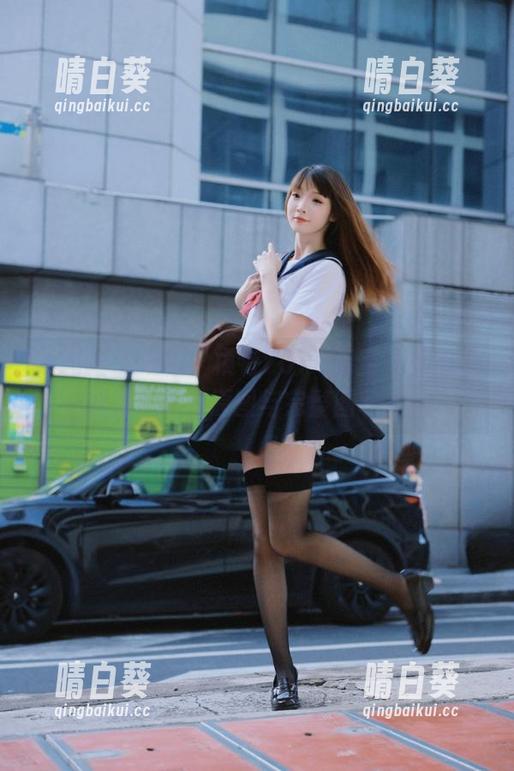 嗲囡囡 - 领略“模特YOYO镂空”的艺术魅力：丰富原图与完整图包.txt
