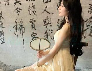 嗲囡囡 – 萌琪琪Irene牛仔裤套图精选，一同探索她的时尚秘密.txt