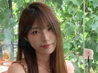 嗲囡囡 – 赵小米Kitty独家私拍资源：自拍艺术与视觉冲击的完美结合.txt