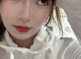 嗲囡囡 – 水手服与青春的邂逅：陈怡曼写真合集中的迷人图片.txt