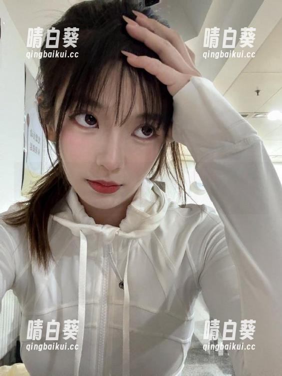 嗲囡囡 - 水手服与青春的邂逅：陈怡曼写真合集中的迷人图片.txt