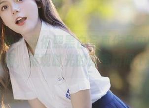 头条女神 – 曲佑熙黑白写真作品中的独特美图，展现时光的诗意瞬间.txt