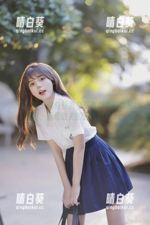 头条女神 - 曲佑熙黑白写真作品中的独特美图，展现时光的诗意瞬间.txt