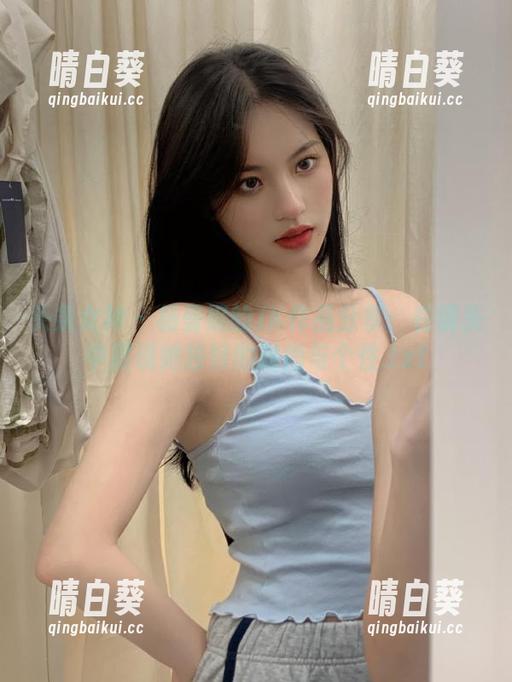 头条女神 - 杨曼妮的JK作品分享：在镜头中展现她独特的时尚与个性.txt