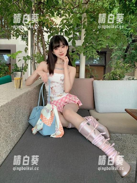 头条女神 - 发现琳琳秘书美丽的瞬间：照片合集让你感受不一样的魅力.txt