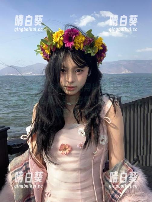 头条女神 - 走进语溪的网袜世界，独特风格的写真合集，流露出每一张图片中的无限魅力！.txt
