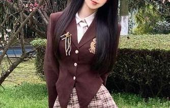 头条女神 – 化身郭美美，畅游夏天写真壁纸，感受清新空气扑面而来！.txt