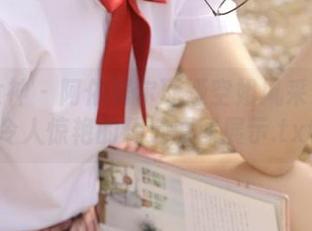 头条女神 – 阿依努尔瓦娅空姐风采无限：令人惊艳的精选原图展示.txt