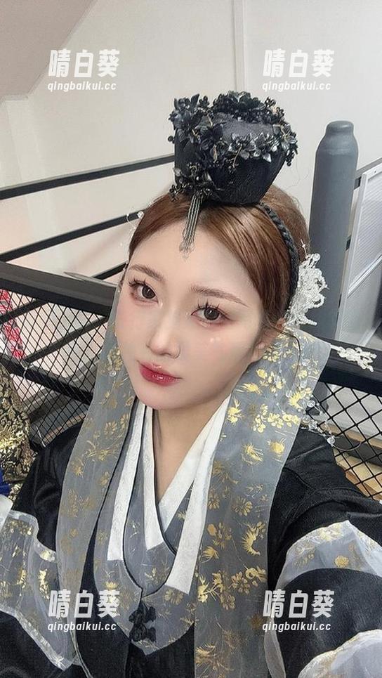 美图上线：奇行家狗崽白裙写真，在线领略她独有的柔美气质.txt