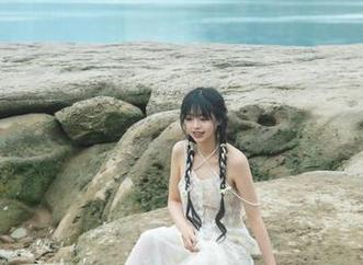 奶桃桃作品全集：粉色主题下的心灵旅程与唯美写照.txt