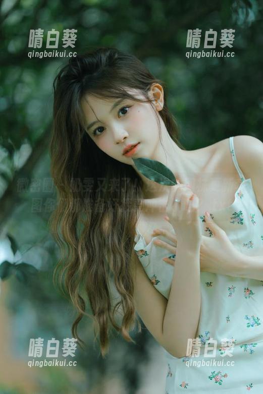 微密圈 - 奶雯又来了！这次的网袜更新套图你们都准备好接受冲击了吗？.txt