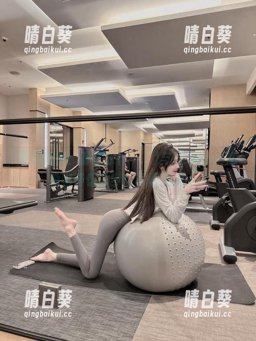 原图揭密：孙乐乐(손예은)与[Loozy]恋物咖啡馆的梦幻写真图册.txt