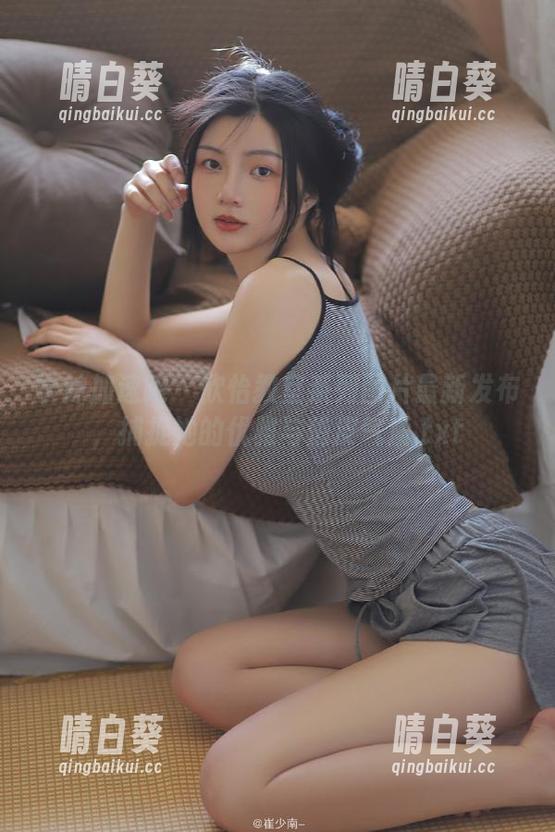 学妹加速跑 - 欣怡教室系列图片最新发布，捕捉她的优雅与俏皮气质.txt