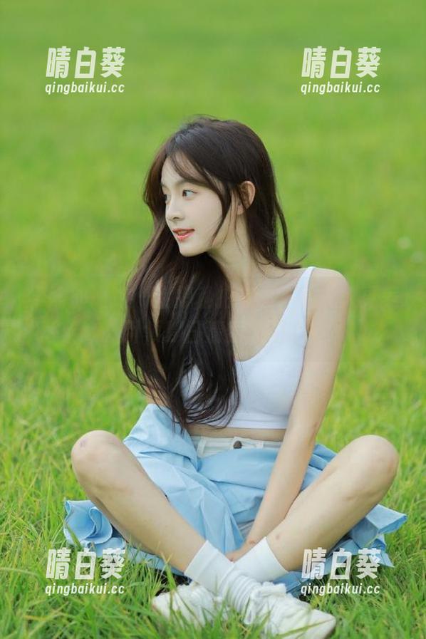 学妹加速跑 - 紫婷私拍套图，裙美人更美，引领夏日清新风潮.txt