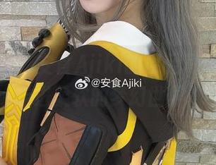 甜美时光：安食Ajiki的裸足写真原图带你走进柔软的梦幻世界.txt