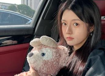 高清瞬间：宋哈娜(송하나)分享她的死库水作品，感受青春的无限活力.txt