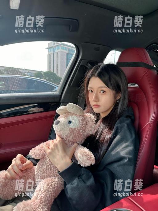 高清瞬间：宋哈娜(송하나)分享她的死库水作品，感受青春的无限活力.txt