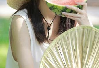 微密圈 – 精选合集：观看宋昱欣的黑蝴蝶写真，探索梦幻与现实的边界.txt
