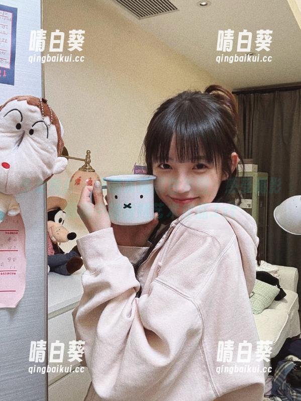 少女秩序 - 领略乐栀黑白美图，感受摄影师眼中的独特艺术作品.txt