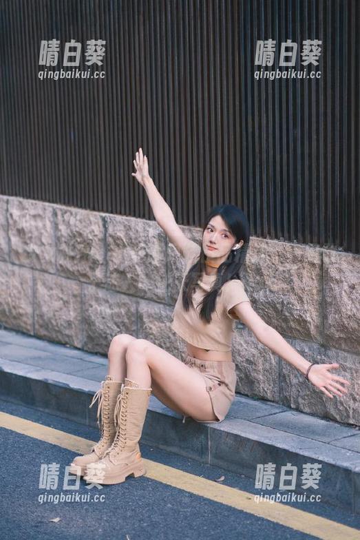 少女秩序 - 小葵高跟鞋作品精选，一组敢于迷人的逆天写真！.txt