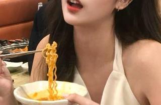 尤果网 – 发现尤菲儿的纯白私拍图集，宛如走入一个唯美的冰雪世界.txt