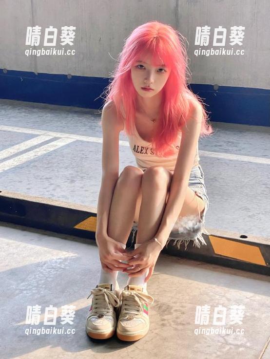 尤果网 - 探索景思晴的私房黑色美图，感受她与众不同的魅惑气质.txt