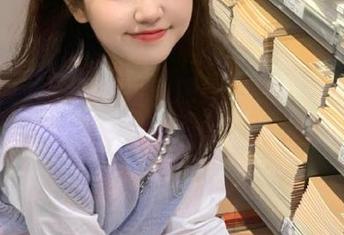 尤果网 – 李思宁最新眼镜写真图包上线，展现她清新自然的绚丽风采.txt