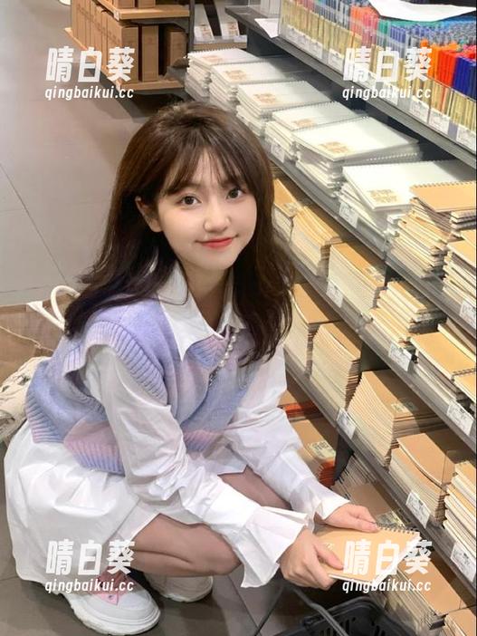 尤果网 - 李思宁最新眼镜写真图包上线，展现她清新自然的绚丽风采.txt