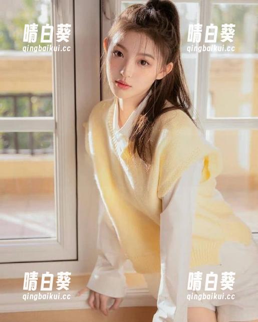 尤蜜荟 - 周妍希最新泳装作品集，完美演绎“水上芭蕾”的搞笑逆袭！.txt