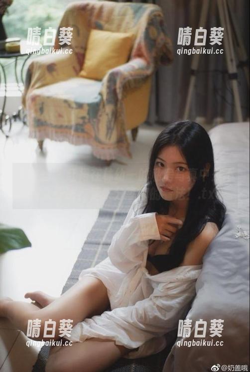 尤蜜荟 - 红裙在林幼一的私房写真中是不是太养眼？速来分享你的看法！.txt