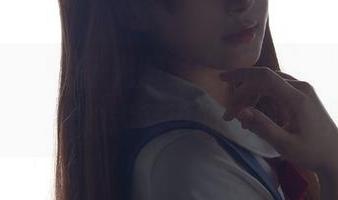 视觉盛宴：无圣光图集中的幼爱youmeko与小琪舞豹式装甲的完美结合.txt