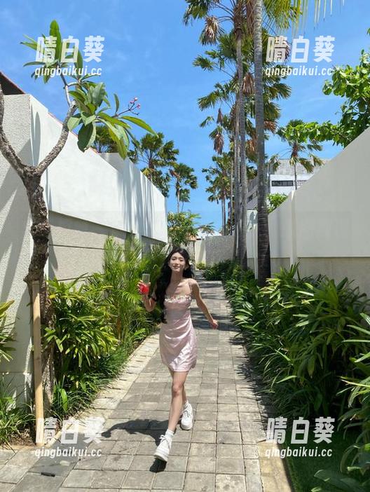 异思趣向 - 小小温柔全集大放送，原图展现她的独特风格与气质.txt