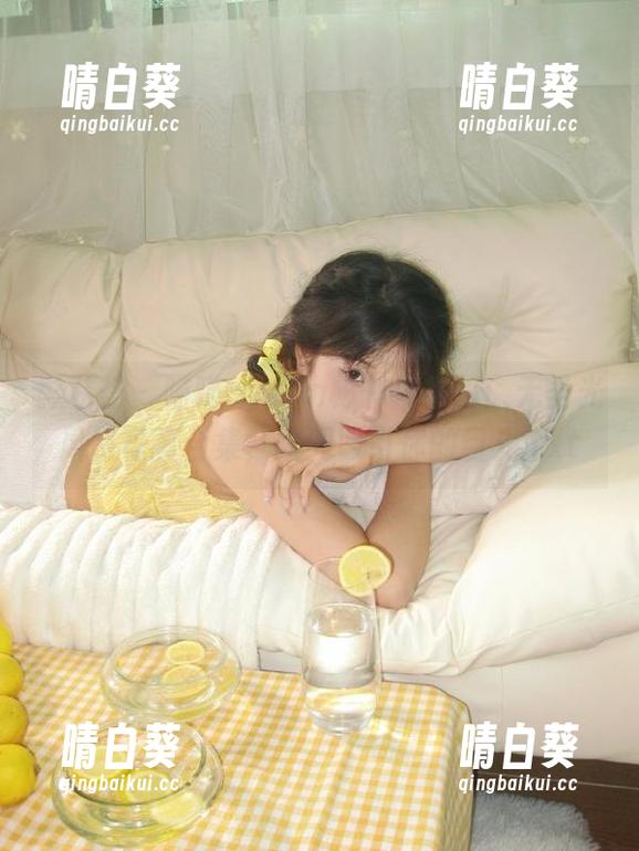 影私荟 - 喵喵cyann秘书大揭秘：无圣光风格写真合集，瞬间吸引你的目光.txt