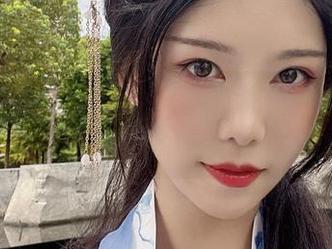 御姐来袭！抖娘利世图集精选：单身狗也能从中找到浪漫的奇妙瞬间！.txt