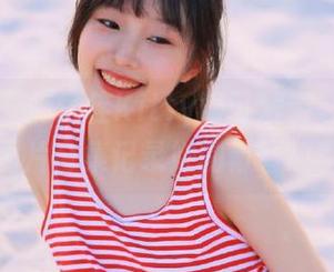 推女神 – 施忆佳Kitty酱可爱姿态尽显：精美图片合集记录她的青春故事.txt