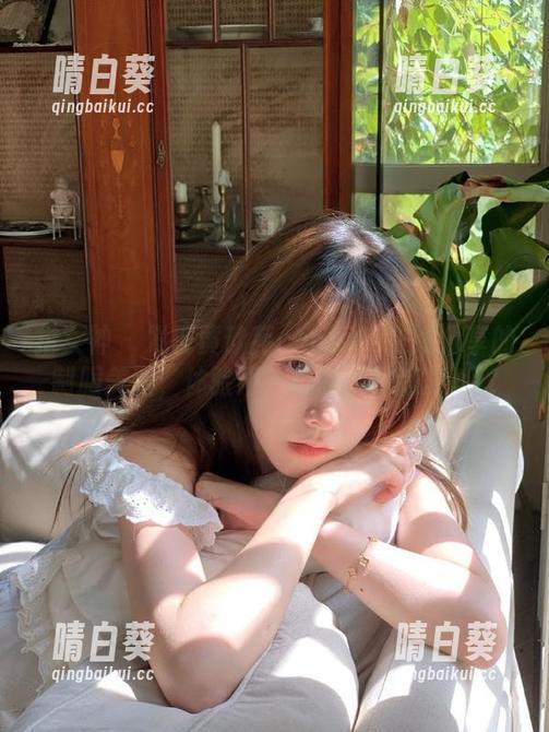 推女神 - 发现黄歆苑chobits在线分享的制服美图，体验不一样的视觉盛宴.txt