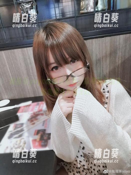 摇摇乐yoyo最新作品集：探寻网袜的多维美丽与风情.txt