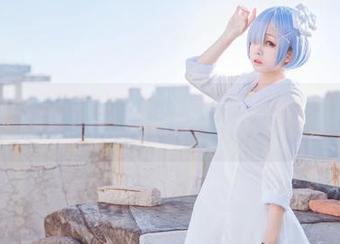 下载日奈娇精美写真《甘雨女仆》原图，带你感受她的魅力与风情！.txt