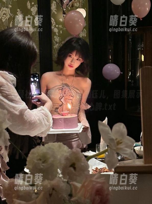 星颜社 - 梦幻泳池中的刘钰儿，图集展示原图之美，沁人心脾.txt