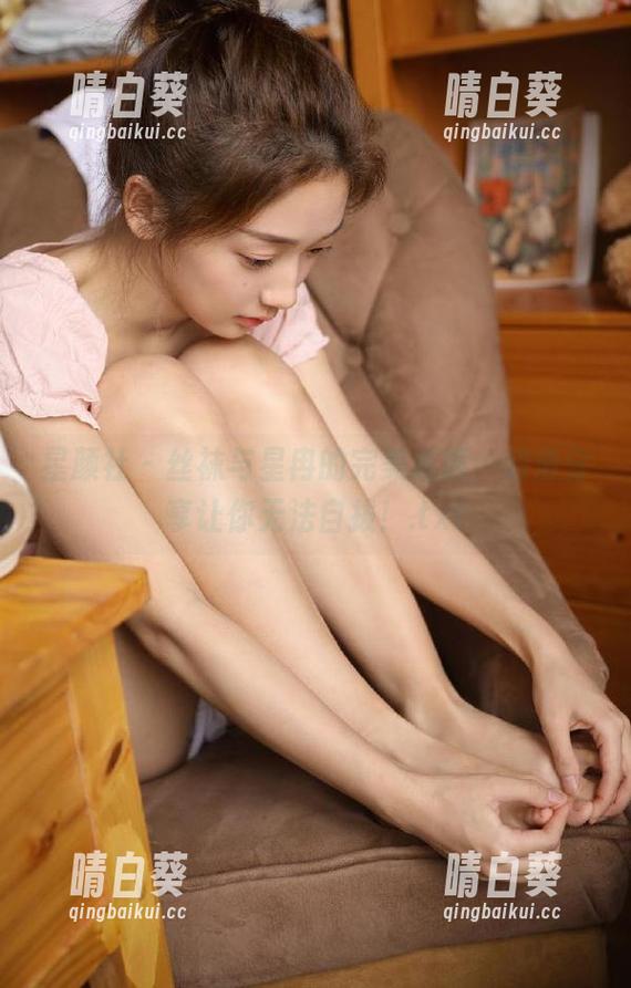 星颜社 - 丝袜与星冉的完美邂逅，超清分享让你无法自拔！.txt