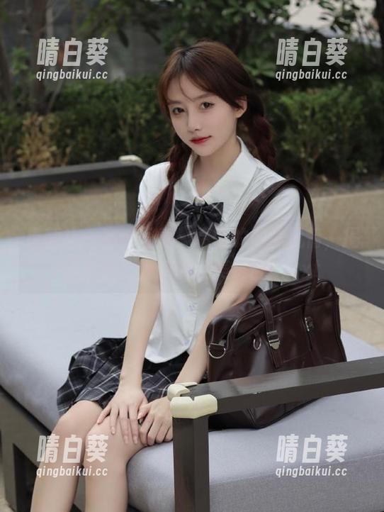星颜社 - 高清写真：袁圆的网袜风情，揭示时尚与性感的完美结合！.txt